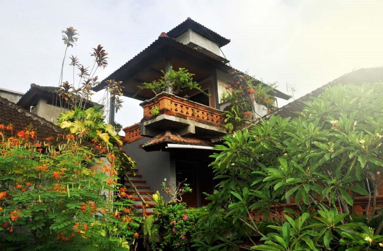 Candra Asri Guest house *